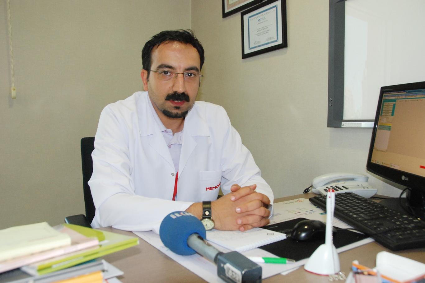 “Sivilce; hormonsal bozukluk, aşırı yağ ve bakterilerden oluşur” “Sivilce; hormonsal bozukluk, aşırı yağ ve bakterilerden oluşur”